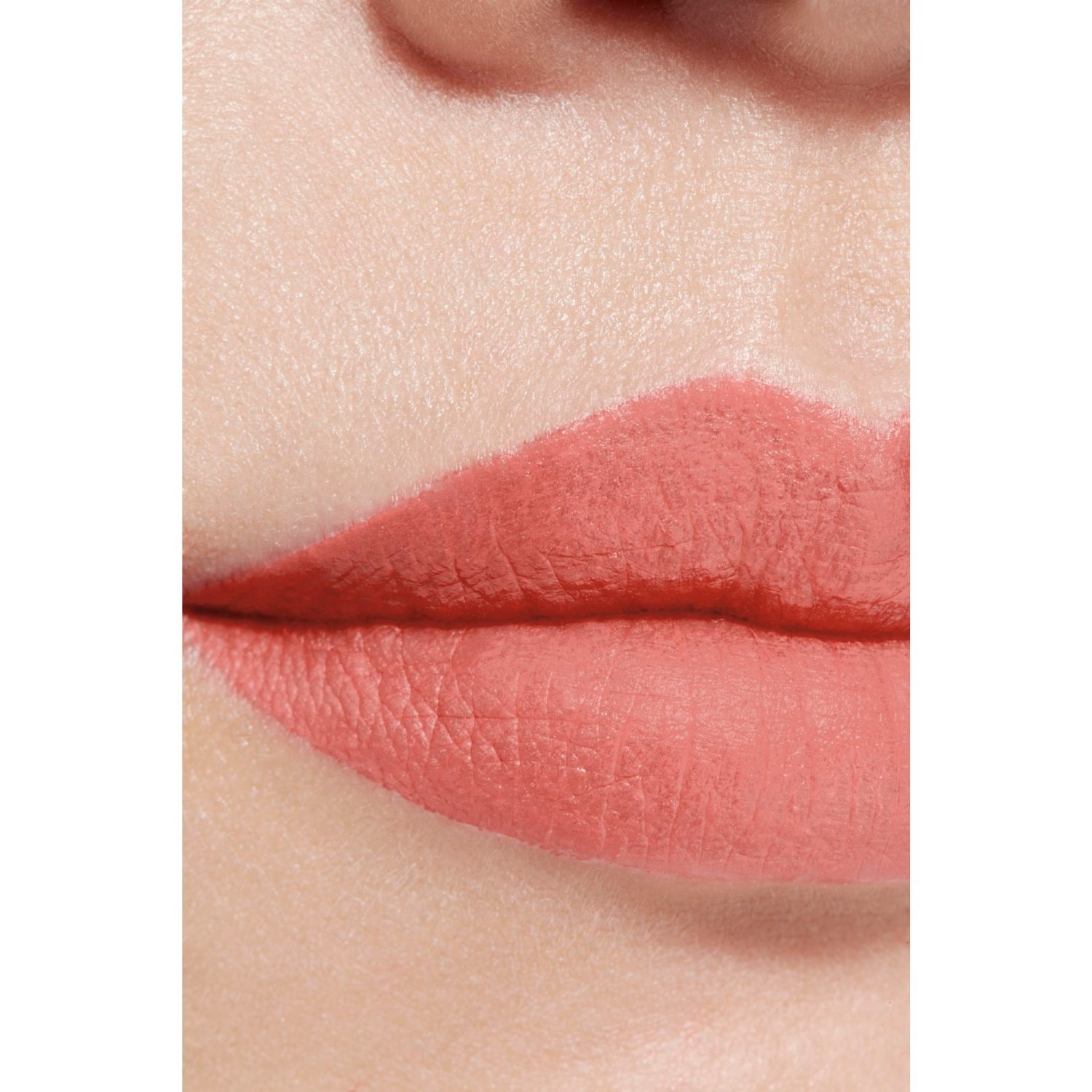 LA BARRA DE LABIOS LÍQUIDA MATE INTENSA DE LARGA DURACIÓN